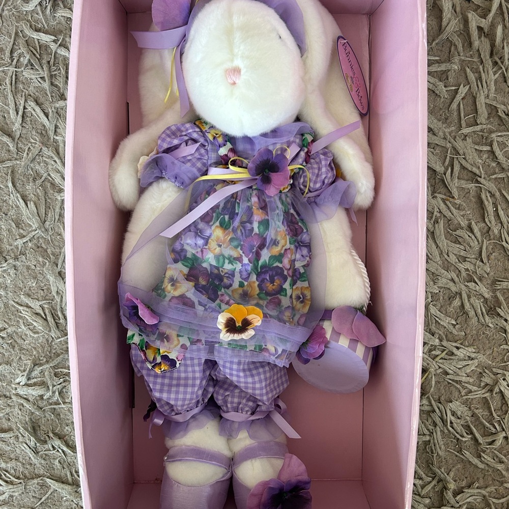 Bunnies and Bows Easter Bunny Collectable